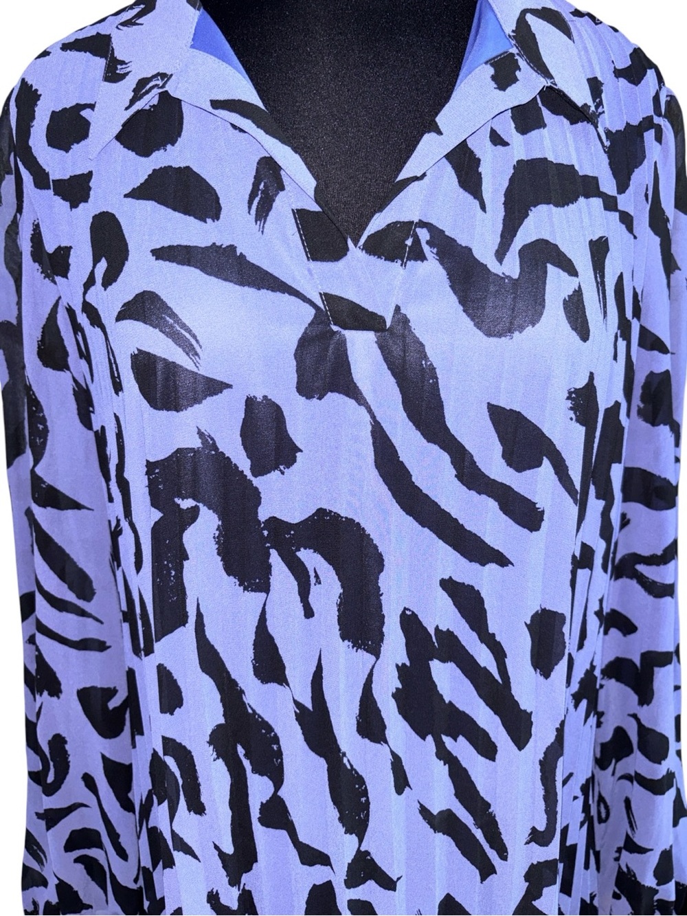 Nine West Lavender and Black Abstract Print Top, P2P:22”, L:36”, NWOT - Picture 3 of 12